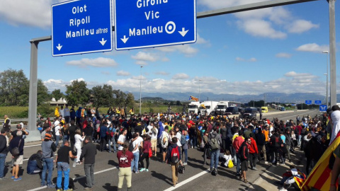 El tall de carretera a Gurb (Osona) en protesta contra la sentència del Tribunal Suprem. @CDRCalldetenes