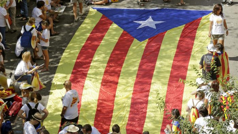 Vista de una estelada momentos antes de la manifestación de la Diada en el Paseo de la Pau de Berga. EFE/Susanna Sáez