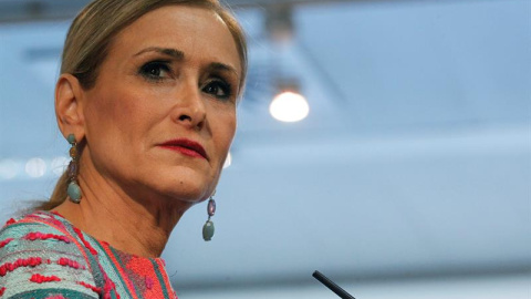 La presidenta madrileña, Cristina Cifuentes, durante la rueda de prensa ofrecida al final del pleno extraordinario de la Asamblea de Madrid/EFE