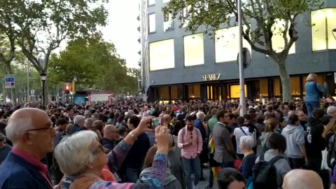 Miles de personas se manifiestan en Barcelona contra la sentencia del 'procÃ©s'