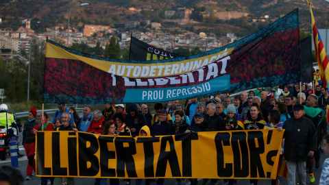 16/10/2019.- Independentistas inician desde Berga una de las "marchas por la libertad", movilizaciones de protesta contra las condenas a los líderes del 'procés'. / EFE