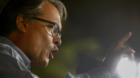 Artur Mas, president de la Generalitat y candidato número 4 por 'Junts pel Sí', durante el acto de campaña en la plaza de Sant Domènec de Manresa./ EFE