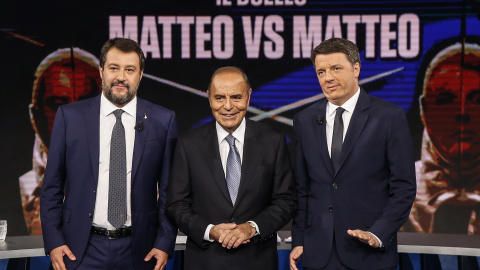 El exministro del Interior y líder de la Liga, Matteo Salvini (i), y el ex primer ministro italiano y líder de Italia Viva, Matteo Renzi (d), acuden al plató del programa televisivo "Porta a porta", dirigido por el periodista italiano Bruno