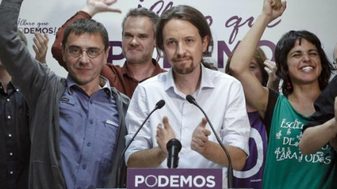 Pablo Iglesias, Juan Carlos Monedero y otros miembros de Podemos celebran los resultados de las europeas.