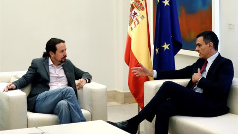 El presidente del Gobierno en funciones, Pedro Sánchez (d), se reúne con el líder de Unidas Podemos, Pablo Iglesias (i), este miércoles en el Palacio de la Moncloa, dentro de la ronda que está manteniendo con los responsables de la oposició