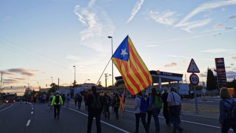 Una imatge de la Marxa per la Llibertat que ha sortit de Tarragona i ha reunit milers de persones. QUERALT CASTILLO.