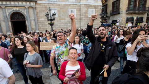 Manifestación convocada esta tarde en Barcelona, en señal de repulsa a la sentencia dictada hoy contra los cinco integrantes de la Manada. La concentración ha sido convocada a última hora de la mañana de hoy en varias ciudades de España por