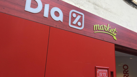 El logo de Dia en una de sus tiendas en Madrid. E.P./Eduardo Parra