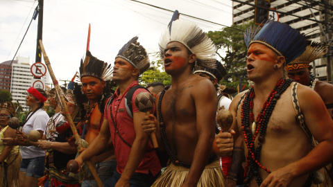 . Pueblos originarios manifestándose dentro de los actos del “Janeiro Vermelho” [Enero Rojo], exigiendo el fin del derramamiento de sangre indígena. Renato-Santana/CIMI.