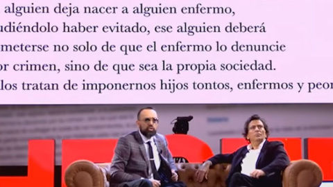 Arcadi Espada, en 'Chester', el programa de Risto Mejide, bajo un extracto de su polémica columna sobre el aborto y los niños con síndrome de Down.