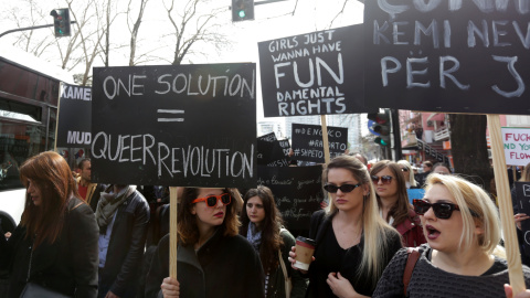 Activistas feministas en Tirana, Albania. REUTERS/Florion Goga