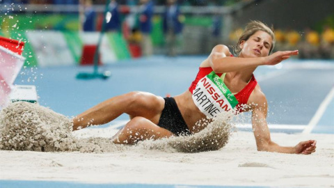 La española Sara Martínez participa en la final de salto de longitud. /EFE