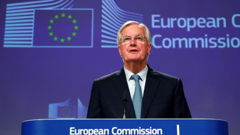 Michel Barnier, el negociador de la UE, explica los términos del acuerdo a los medios acreditados en Bruselas. (FRANÇOIS LENOIR | REUTERS)