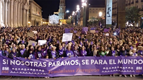 Mujeres en la manifestación feminista del 8M en Zaragoza. / EDUARDO BAYONA