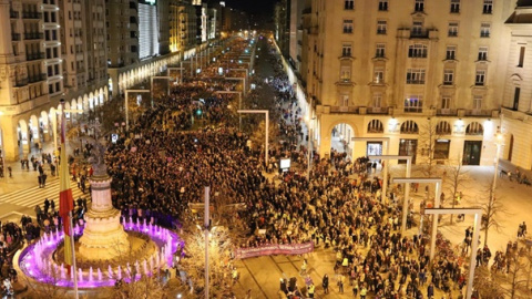 Más de 200.000 personas se echaron a la calle este viernes en Zaragoza para apoyar las reivindicaciones igualitarias del 8M. E.B.