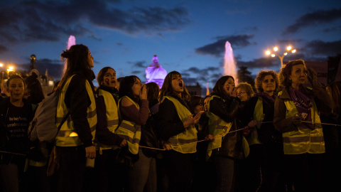 La manifestación del 8-M a su paso por la Plaza de Cibeles, en Madrid.-JAIRO VARGAS