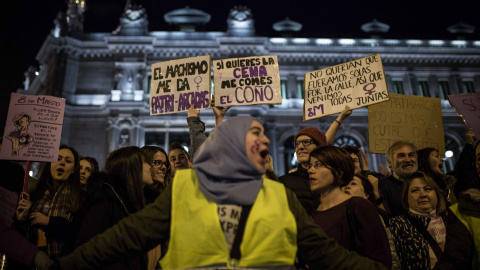 La manifestación del 8-M a su paso por la calle Alcalá de Madrid.- JAIRO VARGAS