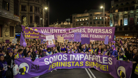 La cabecera de la manifestación del Día de la Mujer, en la calle Alcalá de Madrid.- JAIRO VARGAS