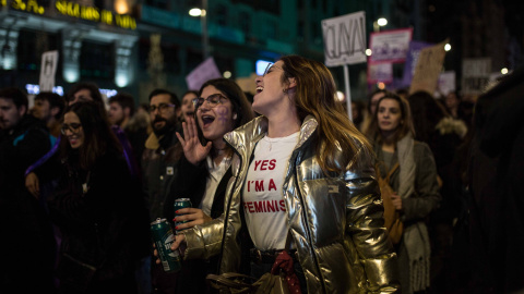 Una joven participante en la manifestación del 8M en Madrid.- JAIRO VARGAS