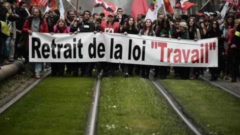 Una manifestación de sindicatos y estudiantes contra la reforma laboral en Estrasburgo, Francia.- AFP