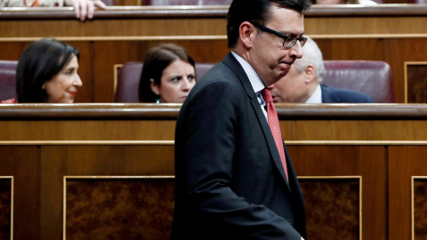 El ministro de Economía, Román Escolano, durante la primera sesión del primer día de debate de totalidad a los Presupuestos Generales del Estado de 2018, en el Congreso. EFE/Mariscal