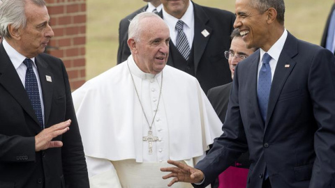 El papa Francisco junto al presidente de EEUU, Barack Obama, a la llegada del Pontífice a Washington. - EFE