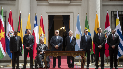 Los presidentes que participaron en el encuentro junto a las banderas de sus países. / Marcelo Segura (Presidencia Chile).