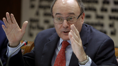 El gobernador del Banco de España, Luis María Linde, durante su intervención en la Comisión de Presupuestos del Senado.EFE/Espinosa