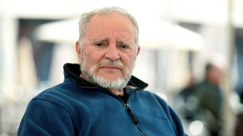 El excoordinador federal de IU y promotor de Frente Cívico, Julio Anguita, considera que, al contrario que la extrema derecha de Blas Piñar, Vox no es "fascista", sino que representa a "una extrema derecha" que es "hija del capitalismo en c