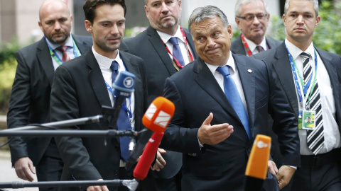 El primer ministro húngaro Victor Orban  llega a una cumbre extraordinaria sobre la crisis migratoria con los líderes de la UE, en Bruselas, Bélgica. REUTERS / Francois Lenoir