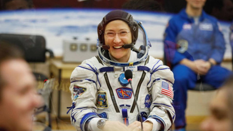 Christina Koch es una de las dos astronautas de la NASA que protagonizarán la primera caminata espacial realziada sólo por mujeres. / SHAMIL ZHUMATOV (REUTERS)