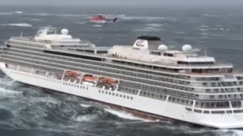 Complicado rescate de los 1.300 pasajeros de un crucero en Noruega