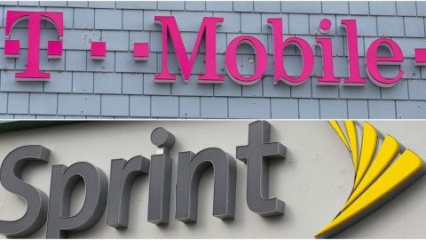 Los logos de las operadoras de móvil Sprint y T-Mobile en Nueva York. EFE