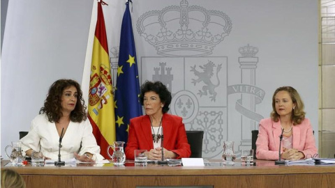 María Jesús Montero, Isabel Celáa y Nadia Calviño tras el Consejo de Ministros.- EFE