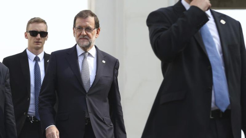 El presidente del gobierno, Mariano Rajoy, tras la foto de familia de la cumbre informal de jefes de Estado y de Gobierno de la Unión Europea (UE) que tiene lugar en Bratislava.-EFE