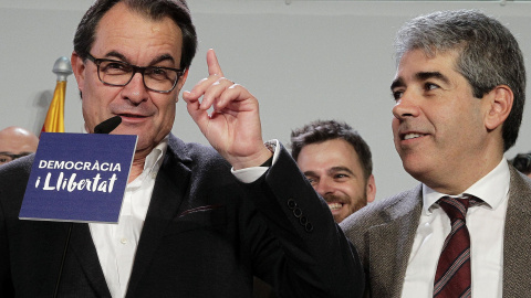 El candidato de Democràcia i Llibertat, Francesc Homs, y el presidente de CDC, Artur Mas, durante su comparecencia para valorar los resultados de su formación en las elecciones generales del 20-D. EFE/Alberto Estévez.