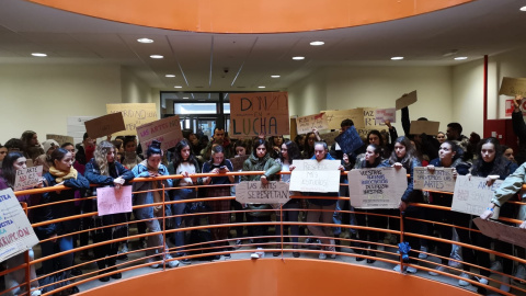 Alumnos protestan después de que la URJC rompe con el convenio de adscripción del Instituto de Danza / @Alumnosdanza