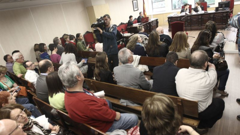 Foto del juicio con los afectados de la talidomida. EUROPA PRESS