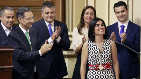 Carolina Darias, aplaudida por los diputados en el pleno constitutivo de la IX Legislatura del Parlamento regional. (EFE/Cristóbal García).