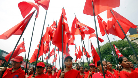 Marcha del Primero de Mayo organizada por el Partido Comunista indio, en Bangalore. REUTERS/Abhishek N. Chinnappa