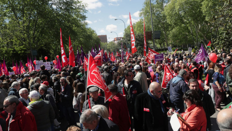 Miles de personas participan en la manifestación celebrada en Madrid con motivo del Primero de Mayo. EFE/Zipi