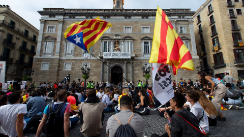 Acampada en la plaza Sant Jaume tras la manifestación de estudiantes. - EFE