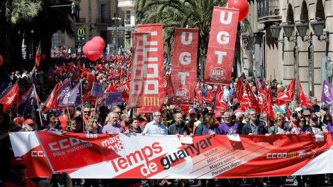 Los sindicatos CCOO PV y UGT-PV celebran el Primero de Mayo con una manifestación bajo el lema "Tiempo de ganar derechos" en igualdad, empleo, salarios y pensiones.EFE/ Juan Carlos Cárdenas