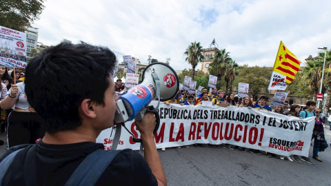 Casi medio millar de estudiantes, la mayoría alumnos de secundaria y bachillerato, se han manifestado en Barcelona. - EFE