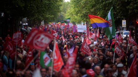 Manifestación convocada por los sindicatos hoy en Córdoba, con motivo del Primero de Mayo. EFE/RAFA ALCAIDE