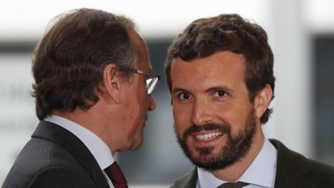 Alfonso Alonso y Pablo Casado durante un acto en Bilbao. EFE