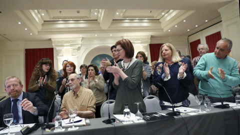 La presidenta del Colectivo de Víctimas del Terrorismo del País Vasco, Covite, Consuelo Ordóñez (2d), la eurodiputada, Maite Pagazaurtundua (c), el filósofo, Martín Alonso (2i), el padre de Ignacio Echeverría, el 'héroe del monopatín' falle