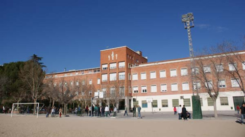 Fachada del colegio Salesiano San Miguel Arcangel, en Madrid.