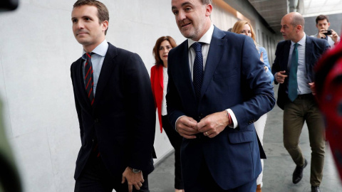 Pablo Casado junto al líder de UPN, Javier Esparza, en una imagen de archivo. EFE