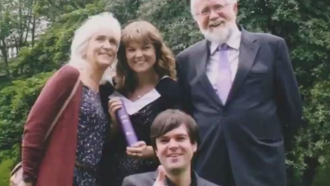 Jo Cameron y su familia./Youtube